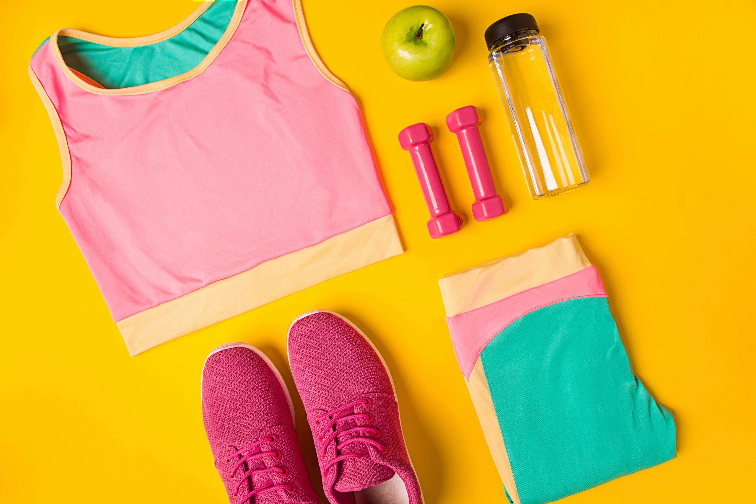 Sportswear and fitness items flat lay